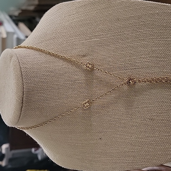 Long gold chain necklace with box details - Picture 4 of 6